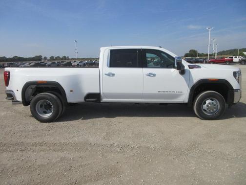 2026 GMC Sierra 3500 SLT