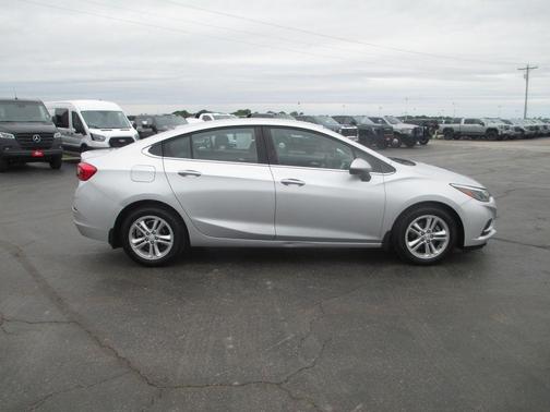 Silver Ice Metallic 2018 Chevrolet Cruze LT