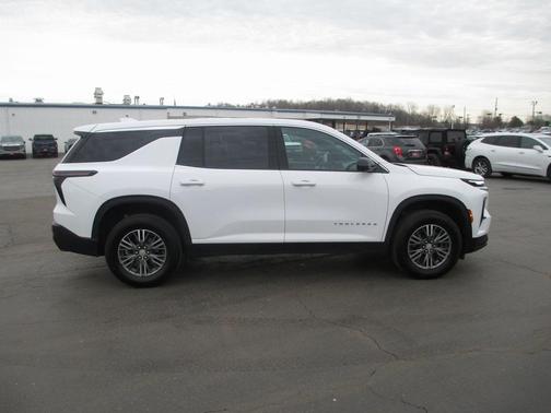 2024 Chevrolet Traverse LS