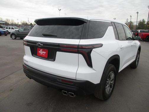 2024 Chevrolet Traverse LS