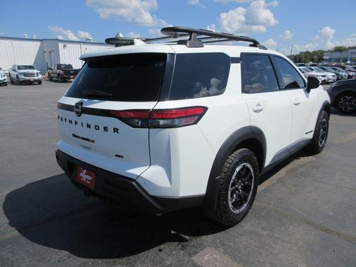 Glacier White 2024 Nissan Pathfinder Rock Creek