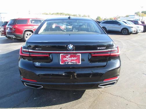 2022 BMW 740 i xDrive