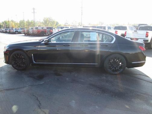 2022 BMW 740 i xDrive