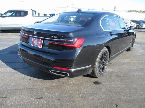 2022 BMW 740 i xDrive