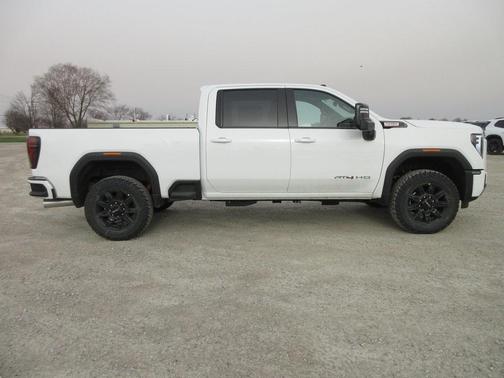 2025 GMC Sierra 2500 AT4