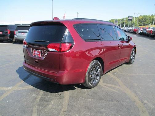 2018 Chrysler Pacifica Touring-L