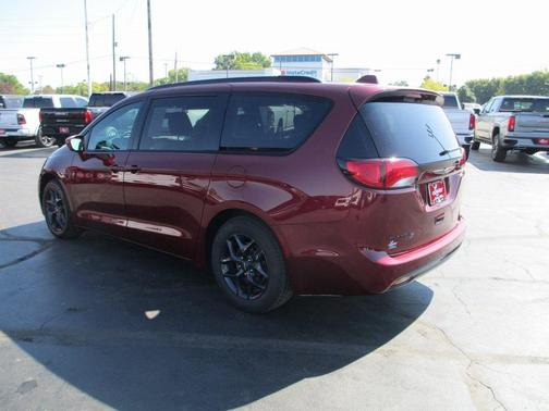 2018 Chrysler Pacifica Touring-L