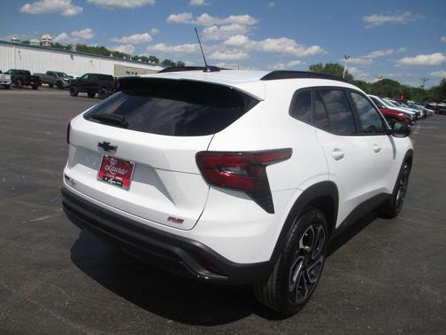 Summit White 2025 Chevrolet Trax 2RS