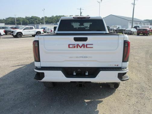 2025 GMC Sierra 2500 AT4