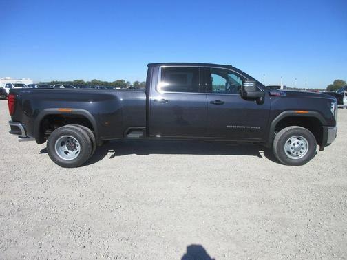 2026 GMC Sierra 3500 SLE