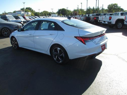 2021 Hyundai ELANTRA SEL
