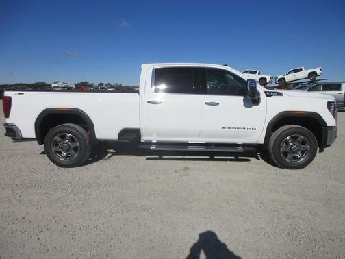 2026 GMC Sierra 3500 SLT