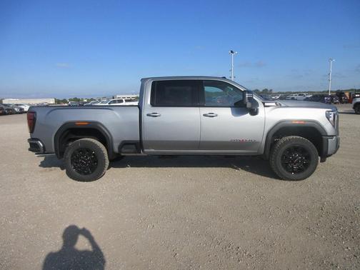 2025 GMC Sierra 2500 AT4