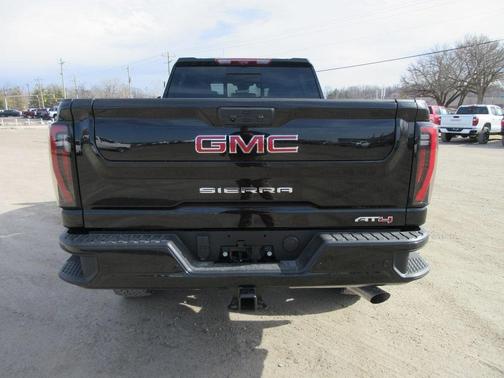 2025 GMC Sierra 2500 AT4