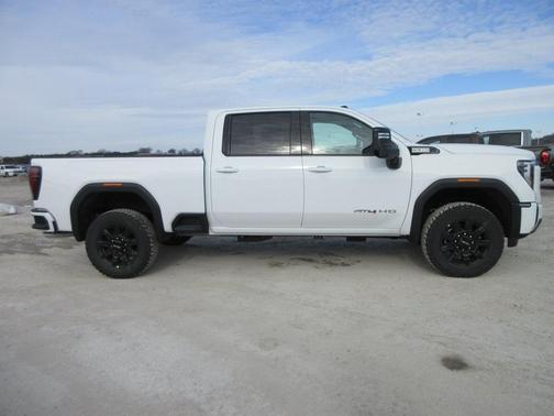 2025 GMC Sierra 2500 AT4