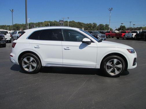 2022 Audi Q5 40 Premium Plus