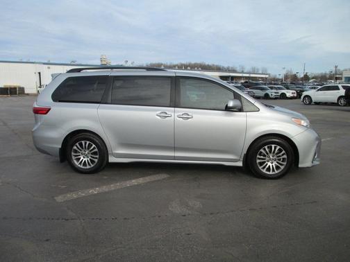 2020 Toyota Sienna XLE