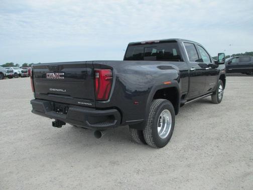 2025 GMC Sierra 3500 Denali