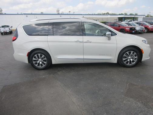 2021 Chrysler Pacifica Hybrid Pinnacle