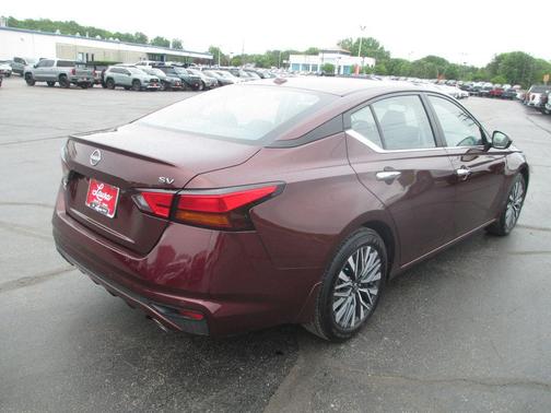 Garnet Pearl Me 2024 Nissan Altima 2.5 SV