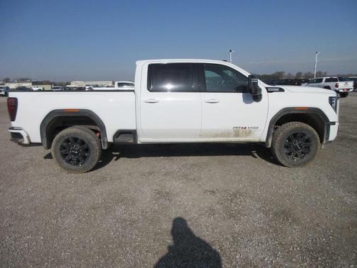 2025 GMC Sierra 2500 AT4