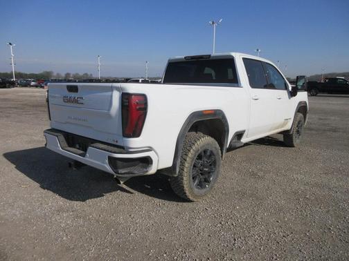 2025 GMC Sierra 2500 AT4