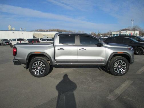 2024 GMC Canyon AT4