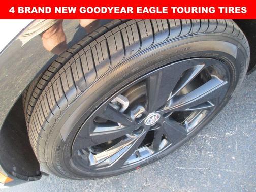 Summit White 2022 Buick Envision Essence