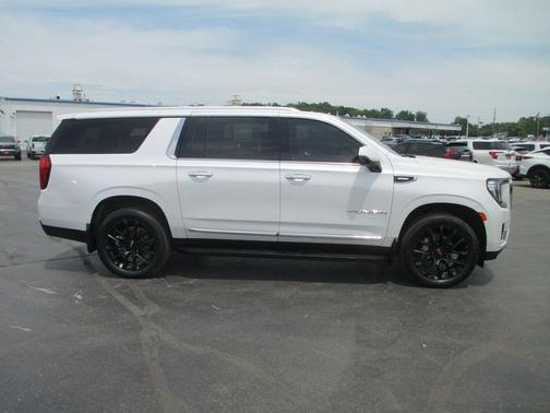 White Frost Tri-Coat 2023 GMC Yukon XL SLT