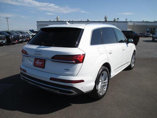 2021 Audi Q7 45 Premium Plus