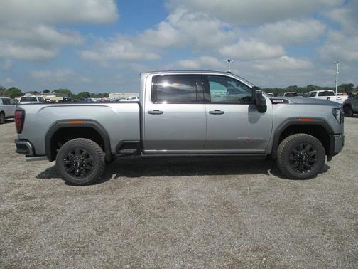 2025 GMC Sierra 2500 AT4
