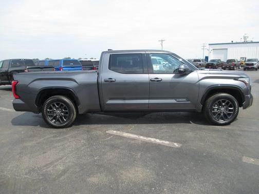 2022 Toyota Tundra Hybrid Platinum