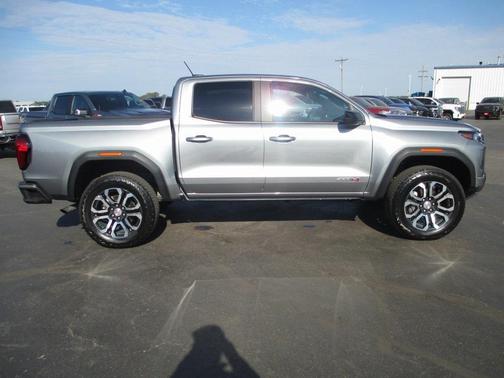 2024 GMC Canyon AT4