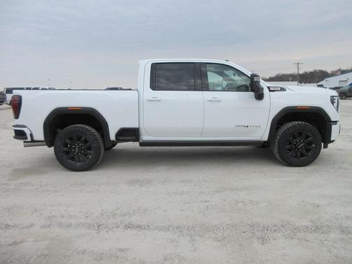 2025 GMC Sierra 2500 AT4