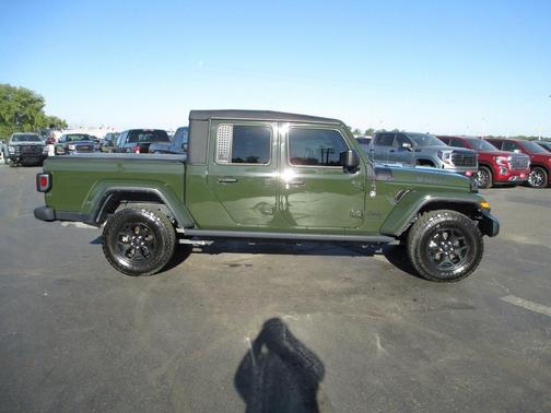 2022 Jeep Gladiator Sport
