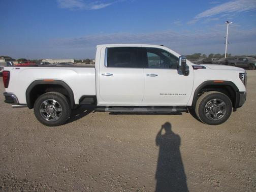 2026 GMC Sierra 2500 SLT