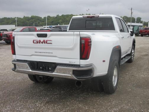 2026 GMC Sierra 3500 SLT
