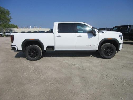 2025 GMC Sierra 2500 AT4