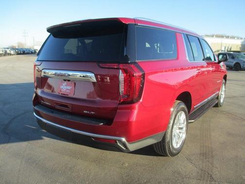 2023 GMC Yukon XL SLT