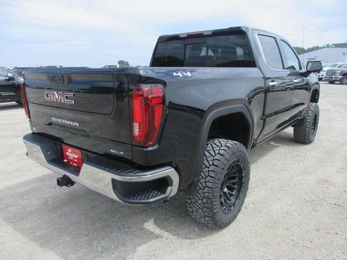 Onyx Black 2026 GMC Sierra 1500 SLT