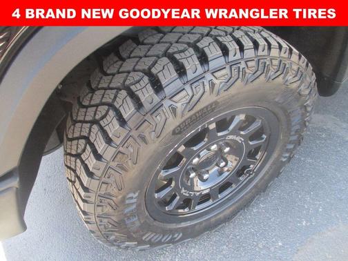 Onyx Black 2024 GMC Sierra 1500 AT4X