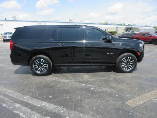 2023 GMC Yukon XL AT4