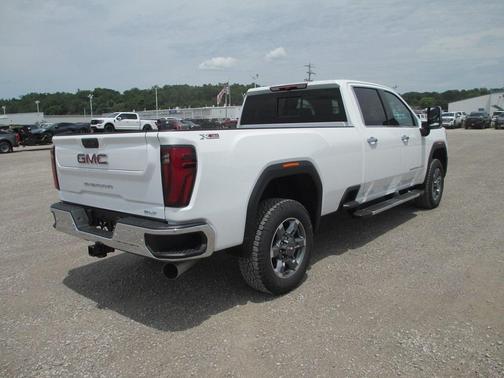 2025 GMC Sierra 3500 SLT