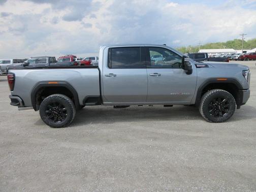 2025 GMC Sierra 2500 AT4
