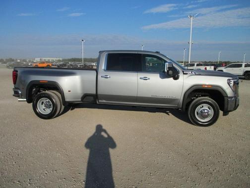 2026 GMC Sierra 3500 SLT