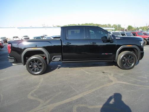 2024 GMC Sierra 2500 AT4