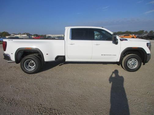 2026 GMC Sierra 3500 SLE