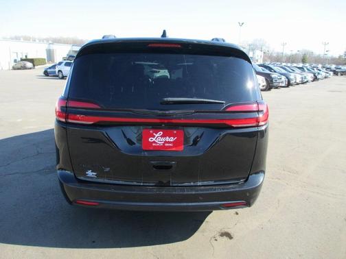 2021 Chrysler Pacifica Touring-L