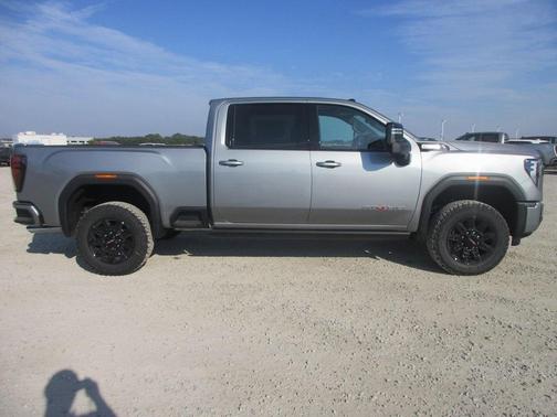2025 GMC Sierra 2500 AT4