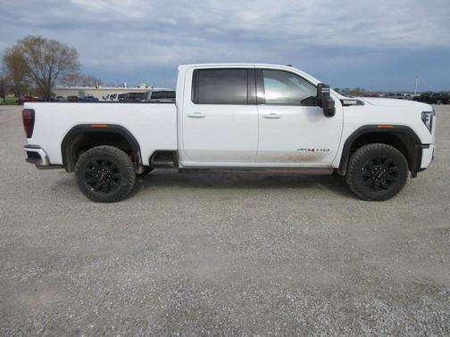 2025 GMC Sierra 2500 AT4